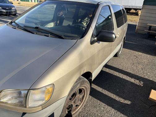 2000 Toyota Sienna CE