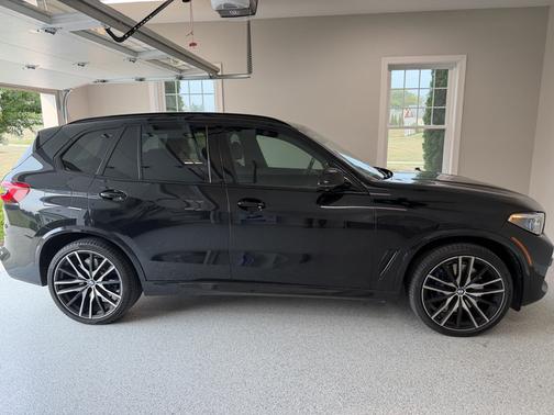 Black 2019 BMW X5 xDrive40i
