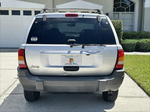 Silver 2004 Jeep Grand Cherokee Laredo