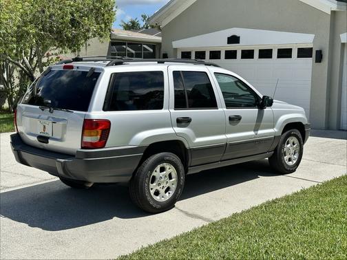 Silver 2004 Jeep Grand Cherokee Laredo