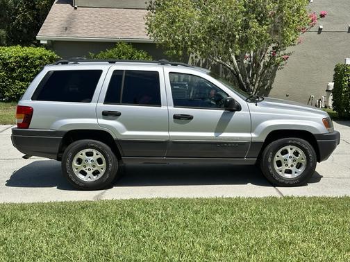 Silver 2004 Jeep Grand Cherokee Laredo