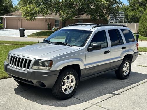 Silver 2004 Jeep Grand Cherokee Laredo
