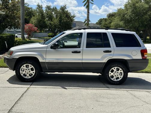 Silver 2004 Jeep Grand Cherokee Laredo