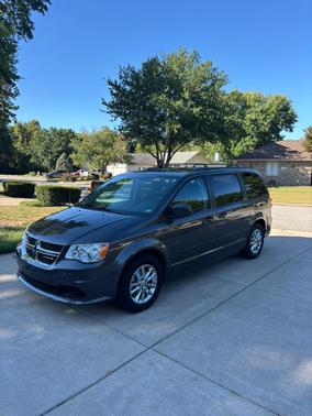 Gray 2016 Dodge Grand Caravan SXT