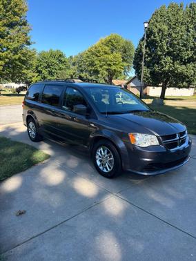 Gray 2016 Dodge Grand Caravan SXT