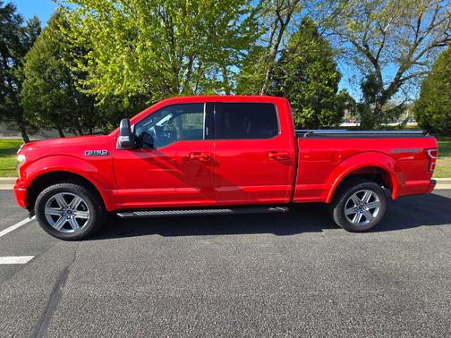 Red 2018 Ford F-150 XLT