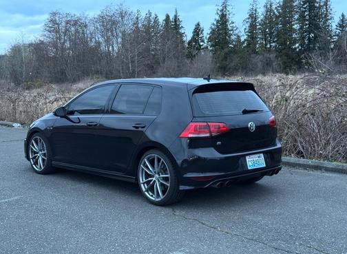 2016 Volkswagen Golf R 4-Door