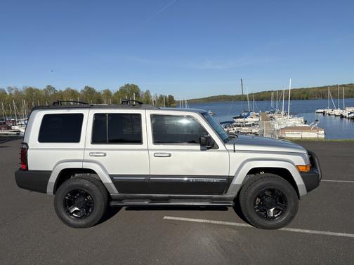 2006 Jeep Commander Base