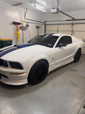 White 2006 Ford Mustang GT