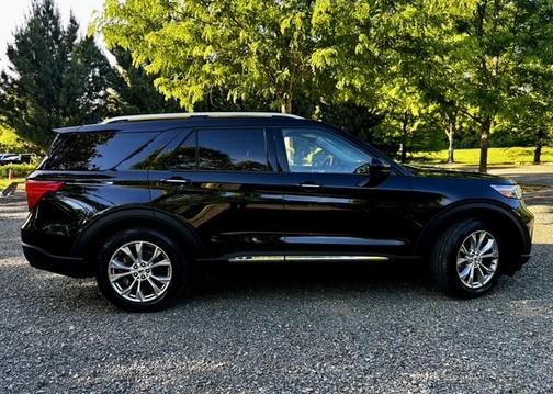Black 2024 Ford Explorer Limited