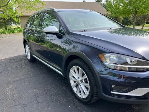 Blue 2019 Volkswagen Golf Alltrack TSI SE