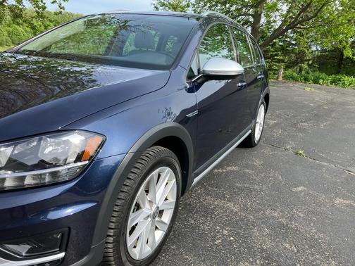 Blue 2019 Volkswagen Golf Alltrack TSI SE
