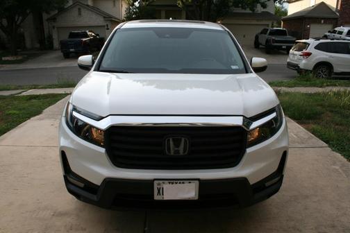 White 2023 Honda Ridgeline RTL