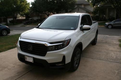 White 2023 Honda Ridgeline RTL