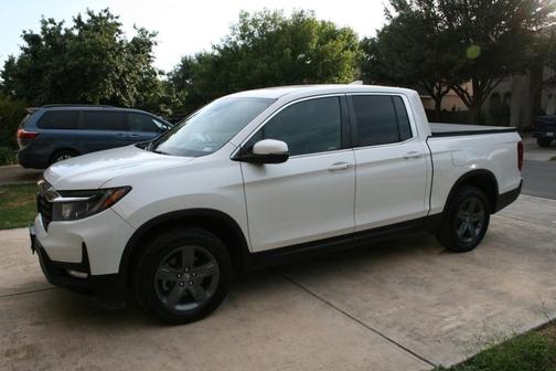 White 2023 Honda Ridgeline RTL