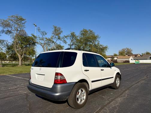 White 1998 Mercedes-Benz M-Class ML320