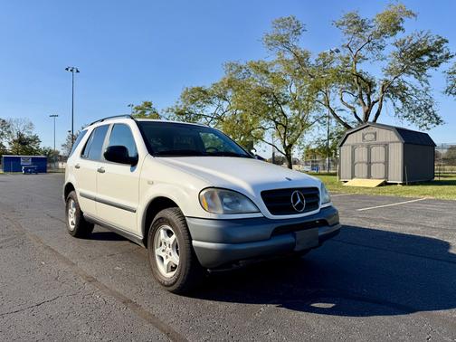 White 1998 Mercedes-Benz M-Class ML320