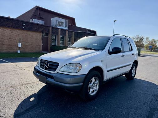 White 1998 Mercedes-Benz M-Class ML320