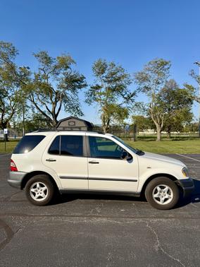White 1998 Mercedes-Benz M-Class ML320