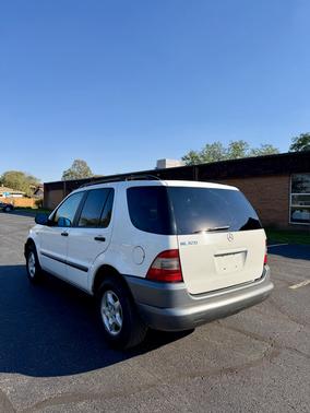 White 1998 Mercedes-Benz M-Class ML320