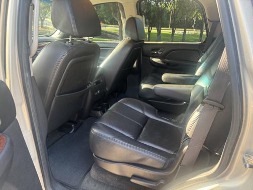 Beige 2007 GMC Yukon SLT
