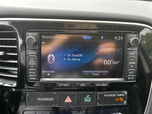 White 2015 Mitsubishi Outlander GT