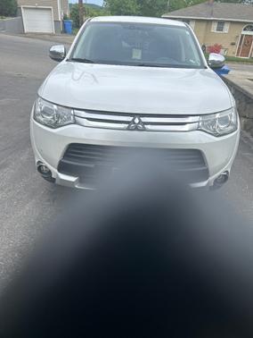 White 2015 Mitsubishi Outlander GT