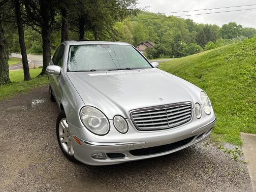 Photo 4 of 14 of 2006 Mercedes-Benz E-Class E 350 4MATIC