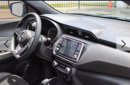 Black 2020 Nissan Kicks SV