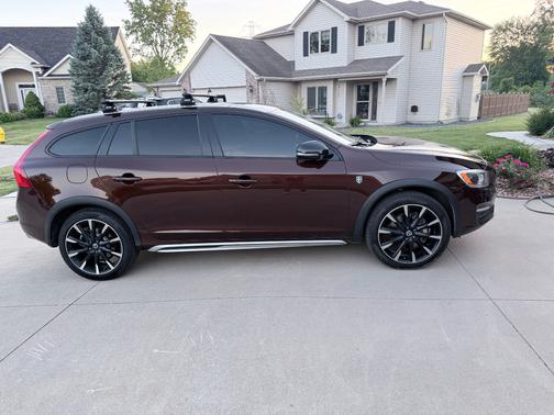 Brown 2018 Volvo V60 Cross Country T5 Platinum