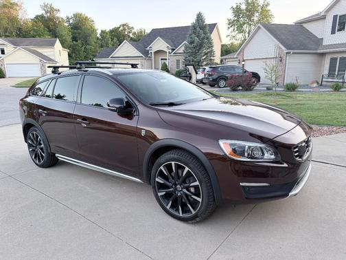 Brown 2018 Volvo V60 Cross Country T5 Platinum