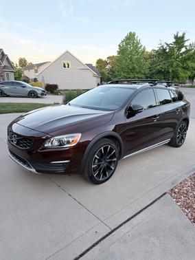 Brown 2018 Volvo V60 Cross Country T5 Platinum