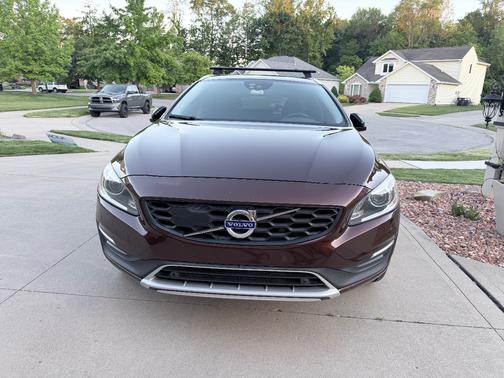 Brown 2018 Volvo V60 Cross Country T5 Platinum