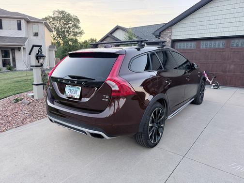 Brown 2018 Volvo V60 Cross Country T5 Platinum
