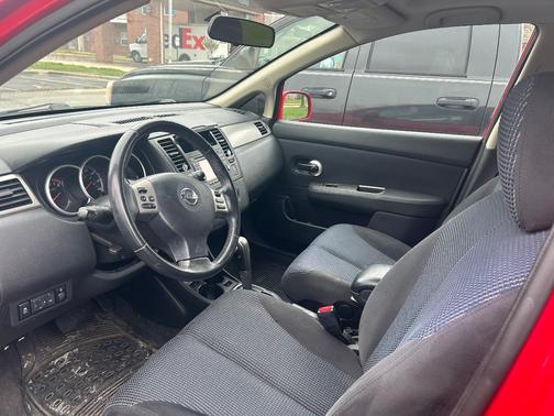 2011 Nissan Versa 1.8 SL