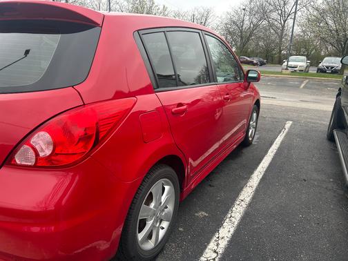 2011 Nissan Versa 1.8 SL