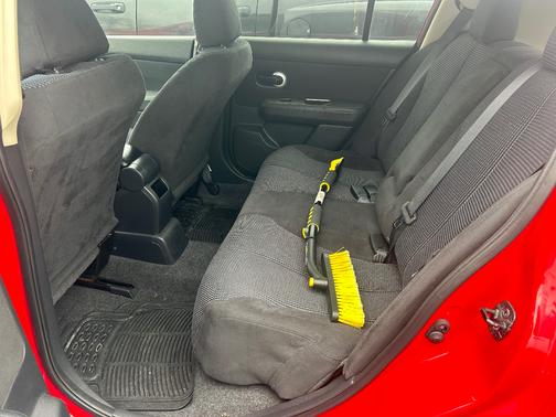 2011 Nissan Versa 1.8 SL