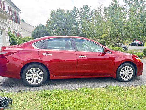 Red 2018 Nissan Altima 2.5 S