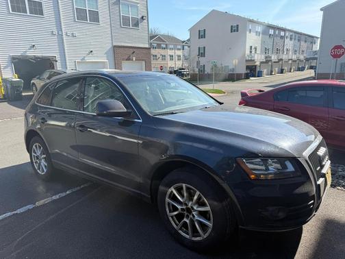 Black 2012 Audi Q5 2.0T Premium