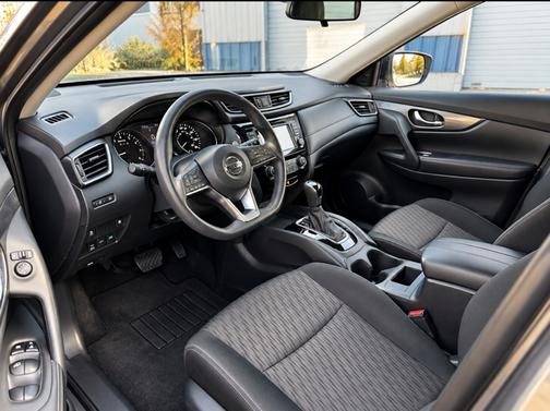 Gray 2018 Nissan Rogue S
