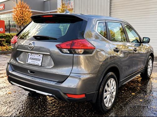 Gray 2018 Nissan Rogue S