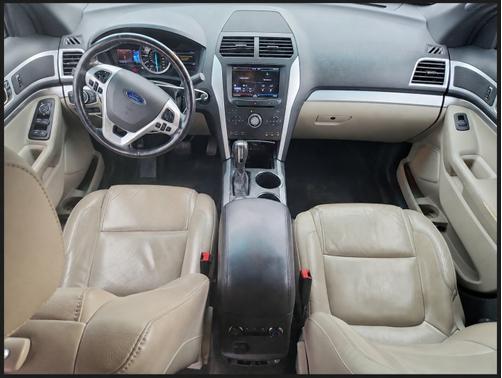 Red 2013 Ford Explorer XLT