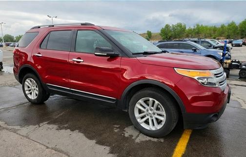 Red 2013 Ford Explorer XLT