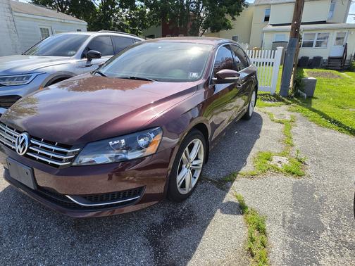 Red 2014 Volkswagen Passat 2.0L TDI DSG SE w/Sunroof