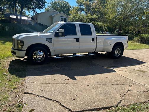 White 2008 Ford F-350 XLT Crew Cab Super Duty DRW