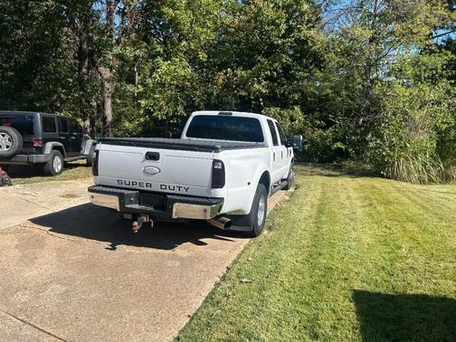 White 2008 Ford F-350 XLT Crew Cab Super Duty DRW