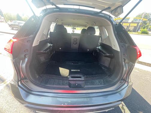 Gray 2017 Nissan Rogue S