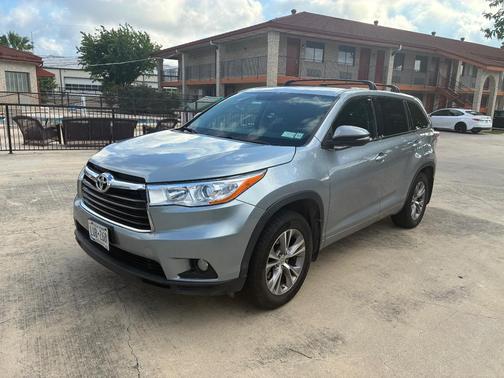 Silver 2015 Toyota Highlander LE