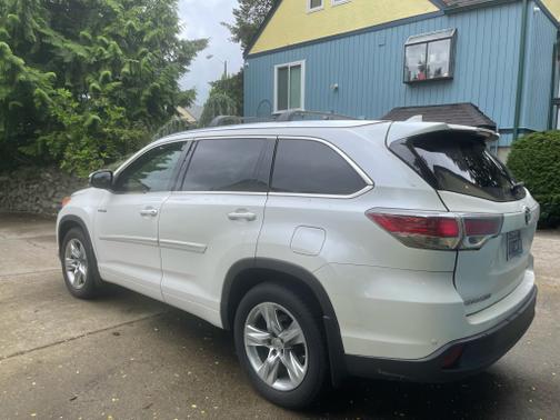 Photo 1 of 4 of 2015 Toyota Highlander Hybrid Limited