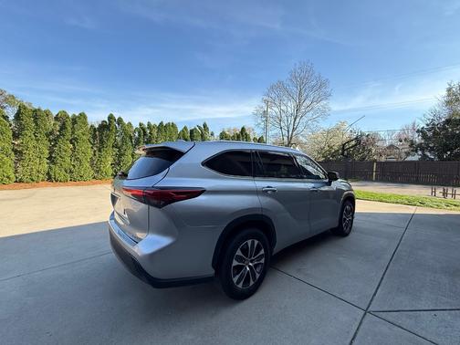 Silver 2021 Toyota Highlander XLE